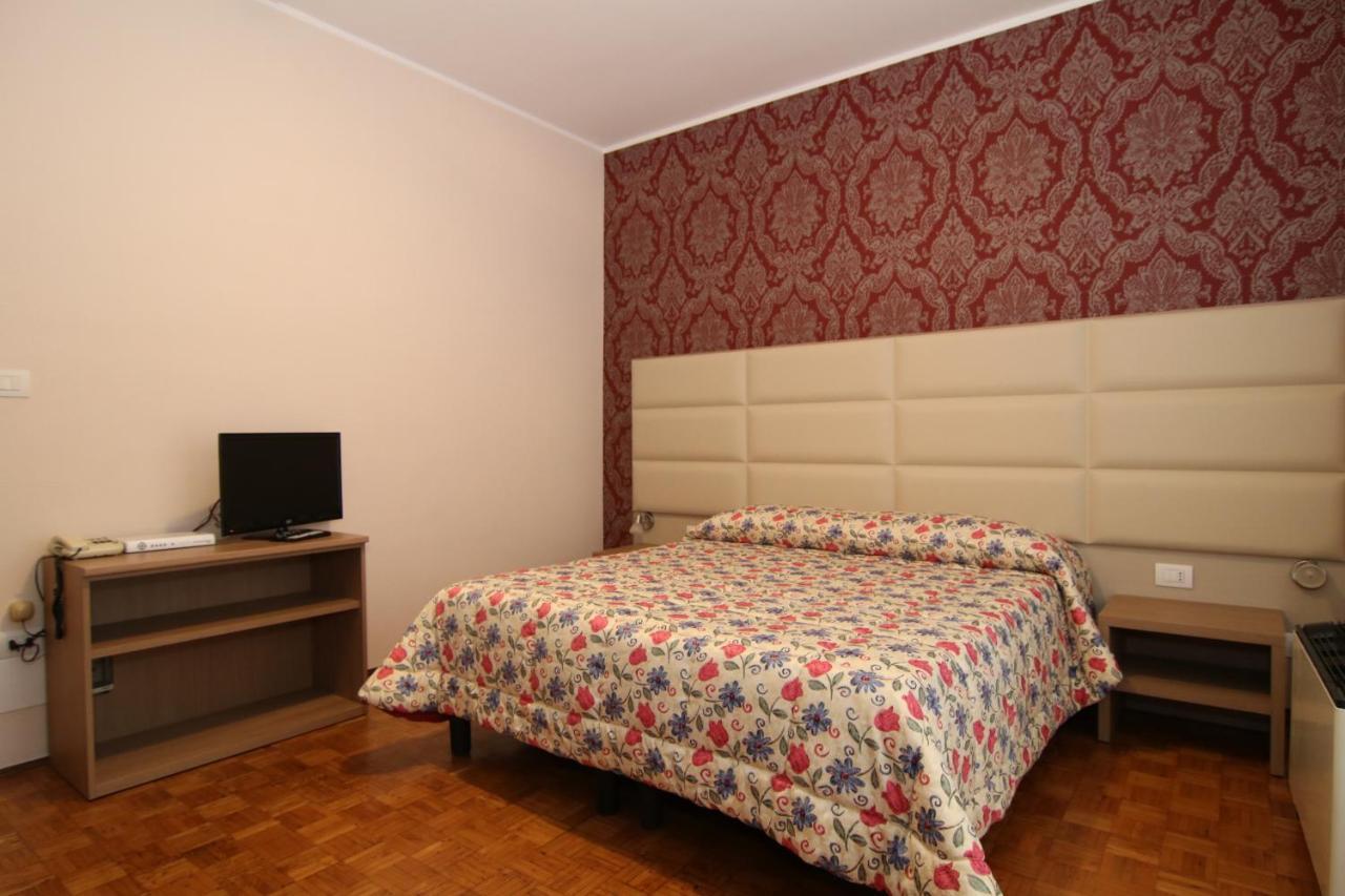 Hotel Ristorante Vittoria Santhià Zewnętrze zdjęcie