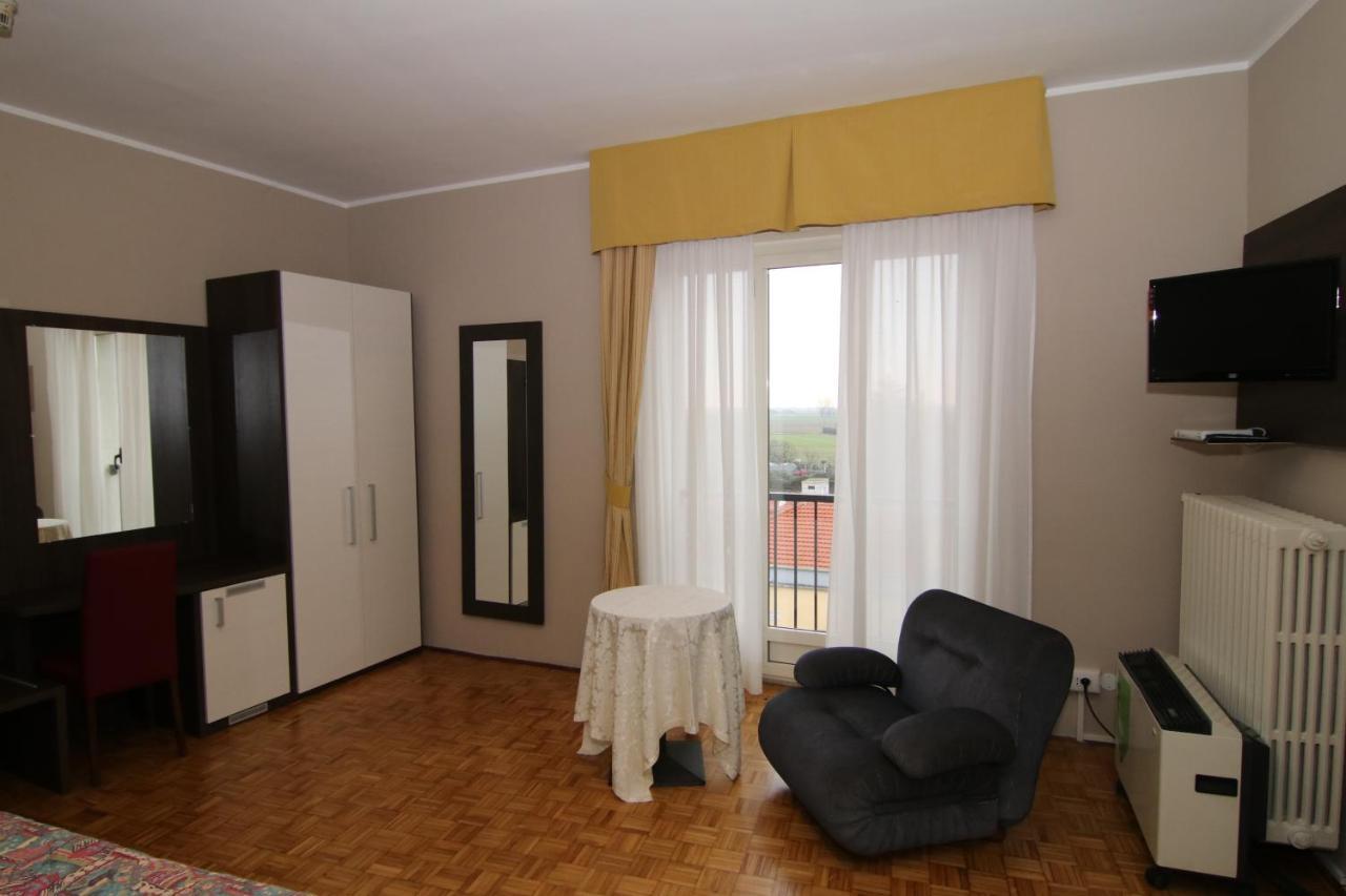 Hotel Ristorante Vittoria Santhià Zewnętrze zdjęcie